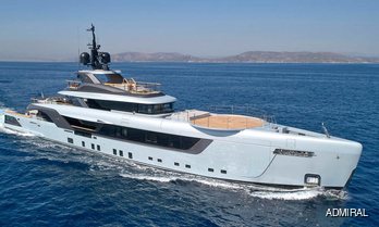 Charter yacht GECO at sea